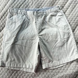 Onward Reserve Mens khaki shorts - 33 8.6” inseam